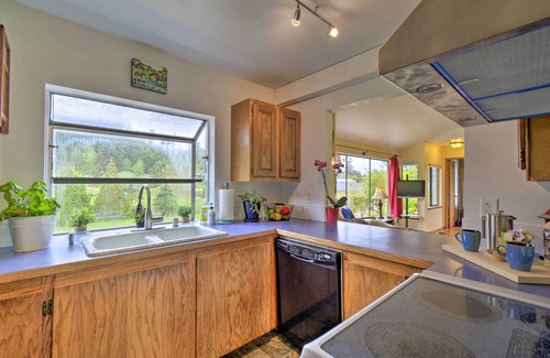 Adelma Beach Cabina | Peaceful Cabin on Horse Farm, 5 Mi to Town!