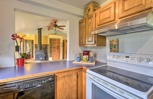 Adelma Beach Cabina | Peaceful Cabin on Horse Farm, 5 Mi to Town!