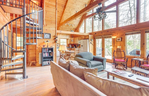 Epworth Cabina | Peaceful Cabin w/ Hot Tub: 11 Mi to Blue Ridge!