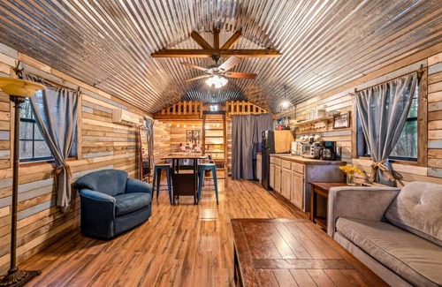 Mount Juliet Cabina | Peaceful Cabin w/TV + Wi-Fi + Firepit | Pets!