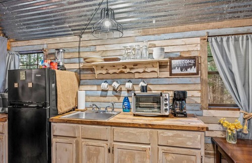 Mount Juliet Cabina | Peaceful Cabin w/TV + Wi-Fi + Firepit | Pets!