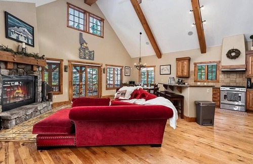 Tamarack Resort Casa | Peaceful Cabin with a hot tub and outdoor fireplace. Ski in ski out property.