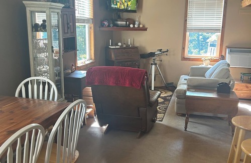 Fowler Cabina | Peaceful cabin with AC in charming Liberty