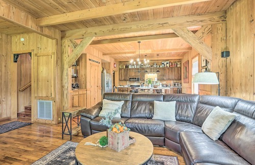Cairo Cabaña | Peaceful Cairo Farmhouse w/ Barn & Fire Pit