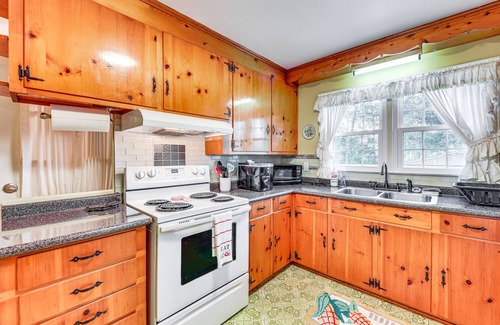 Camden Casa | Peaceful Camden Vacation Rental ~ 3 Mi to Town!