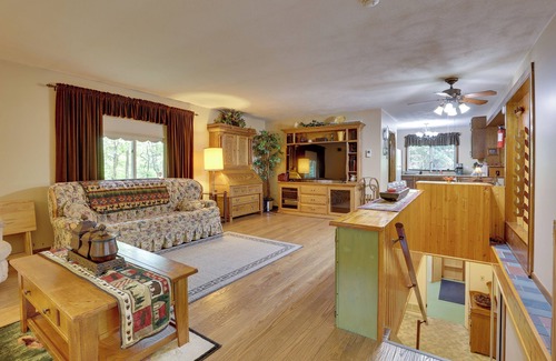 Carrollton Cabina | Peaceful Carrollton Retreat w/ Deck & Fire Pit!