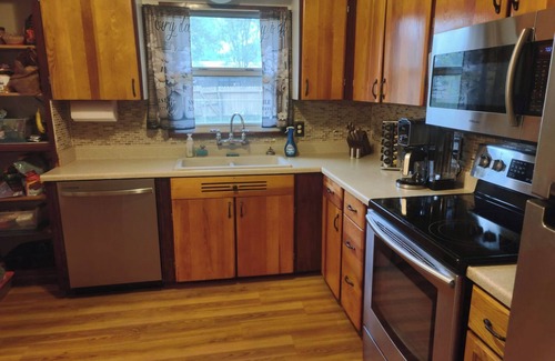 North San Antonio - SAT Casa | Peaceful & central located home with fully equipped kitchen & backyard BBQ oasis