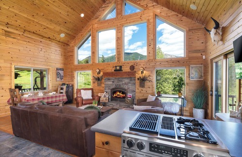 Kalispell Chalet De Esquí | Peaceful chalet, 30 min to Glacier NP, views of Flathead Valley, Heaven on Earth