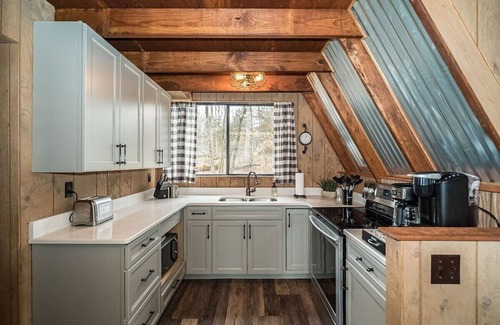 Innsbrook Chalet De Esquí | Peaceful chalet - *new* private beach, WIFI, kayaks