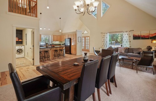 Oregon Water Wonderland Chalet De Esquí | Peaceful chalet with hot tub and fire pit