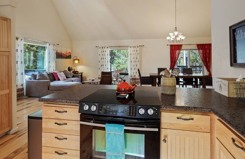 Oregon Water Wonderland Chalet De Esquí | Peaceful chalet with hot tub and fire pit