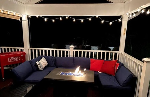 Stratford Casa | Peaceful, cheerful 4 bedroom home with a pool