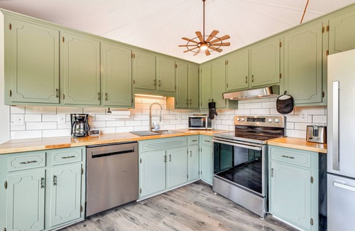 Concord Cabina | Peaceful Concord Cabin Near Parks & Hiking!