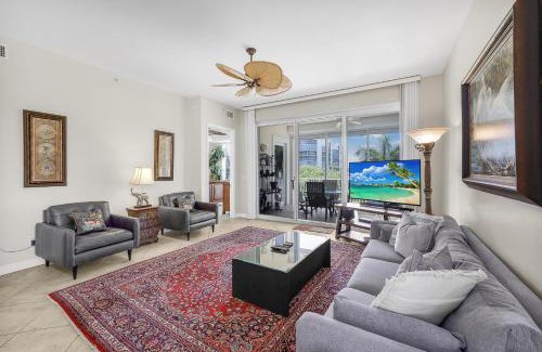 Marco Island Casa | Peaceful condo with pool and steps to South Beach
