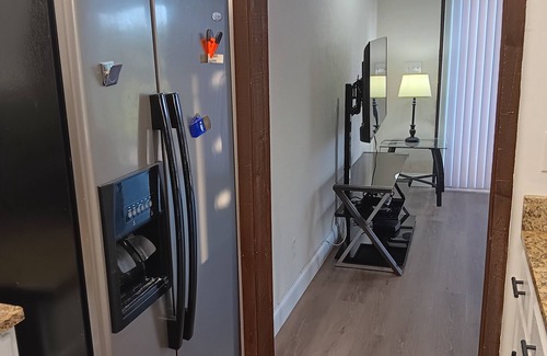 Grenelefe Condominio | Peaceful contemporary condo near Disney, pet friendly.