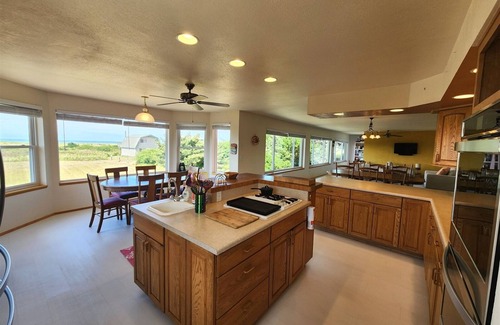 Copalis Beach Casa | Peaceful Copalis Beach Haven- Game Room
