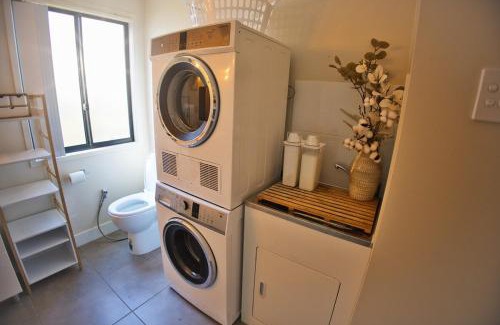 Shailer Park Casa | Peaceful Cottage Conveniently Located