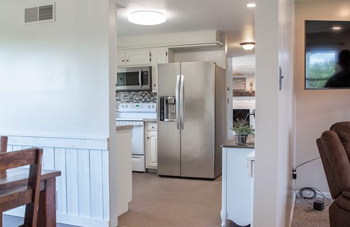 Ronks Casa | Peaceful Cottage in the heart of Amish Country with hot tub.