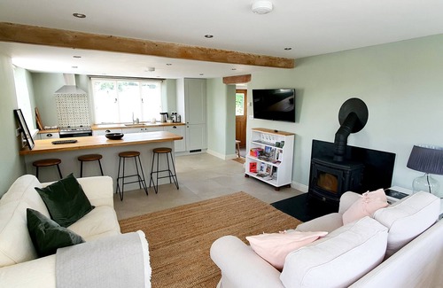 Leominster Cabaña | Peaceful cottage nr Ludlow & Leominster, newly renovated, large garden & orchard