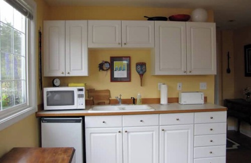 Friday Harbor Cabina | Peaceful Cottage on 15 acre Farm Pprovo-14-0016