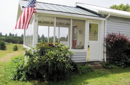 Friday Harbor Cabina | Peaceful Cottage on 15 acre Farm Pprovo-14-0016