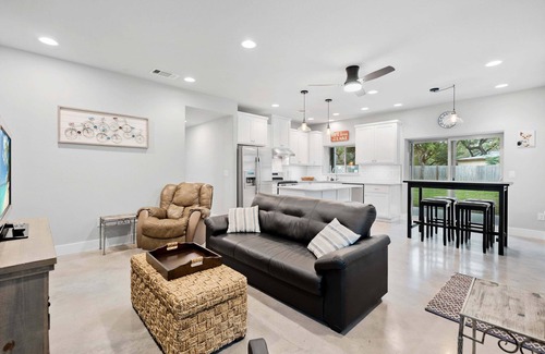 Yacht Harbor Cabaña | Paradise Barndominium