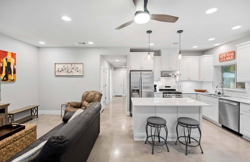 Yacht Harbor Cabaña | Paradise Barndominium