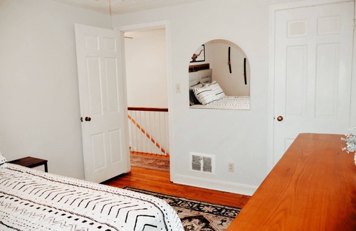 New Century Otro | Peaceful Country Retreat - 3-bedroom farmhouse on 4.5 acres with large Barn!
