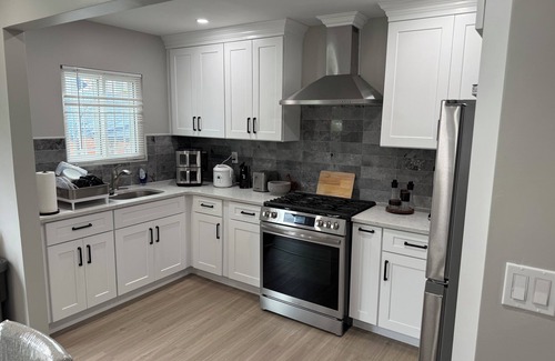 Queens Casa | Peaceful cozy 3-bedroom house with AC in Queens.