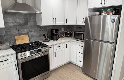 Queens Casa | Peaceful cozy 3-bedroom house with AC in Queens.