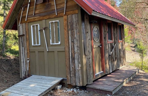Coeur d'Alene Cabina | Peaceful cozy cabin in Coeur d'Alene