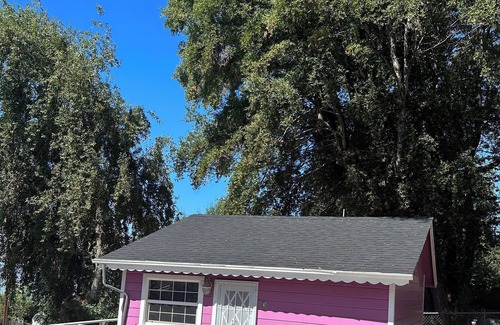 Nice Cabina | Peaceful & Cozy lakeside cottage w/ free parking
