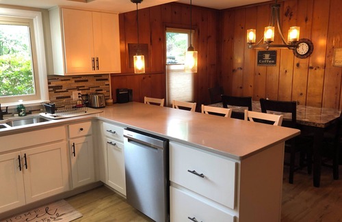 North Terre Haute Casa | Peaceful Easy Feeling- 4 bedrooms 3 bathrooms