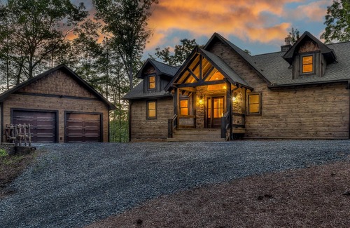 Morganton Cabina | Peaceful Easy Feeling by Escape to Blue Ridge