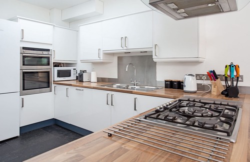 Winchester Casa | Peaceful elevated residential area - walk to city
