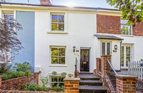 Winchester Casa | Peaceful elevated residential area - walk to city