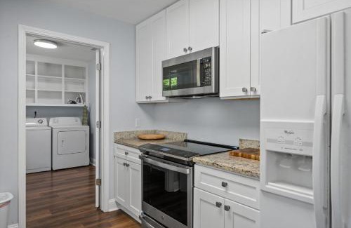 Fairhope Casa | Peaceful Fairhope Retreat-Large home on 1 acre lot