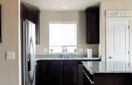 Colorado Springs Casa | Peaceful Family Retreat | Clean | Modern | 4 Bed