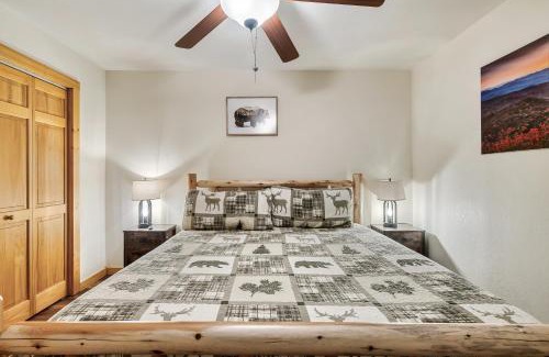 Wears Valley Casa | Peaceful Family Cabin with Hot Tub, Game Room, & More!