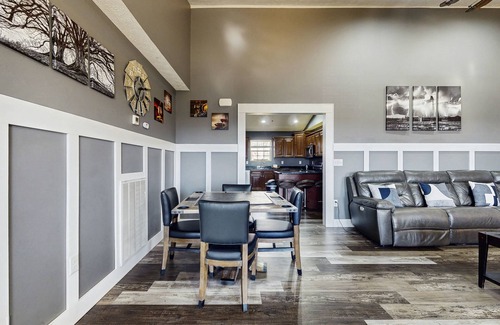 Kodak Cabina | Peaceful family-friendly home with games, hot tub, fire pit, and great location!