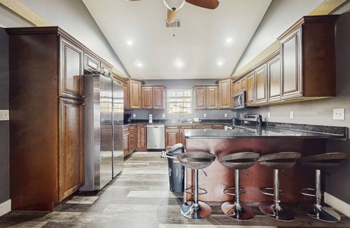Kodak Cabina | Peaceful family-friendly home with games, hot tub, fire pit, and great location!
