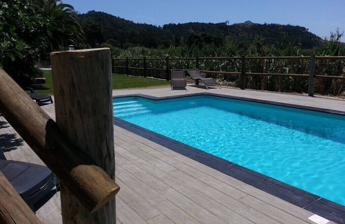 Mouraria Cabaña | Peaceful family retreat by the pool, only minutes away from the beach