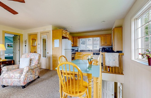 Manchester Center Apartamento | Peaceful farm stay with mountain views, sunny patio, & firepit - near skiing