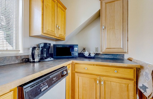 Manchester Center Apartamento | Peaceful farm stay with mountain views, sunny patio, & firepit - near skiing