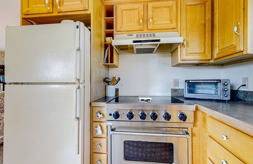 Manchester Center Apartamento | Peaceful farm stay with mountain views, sunny patio, & firepit - near skiing