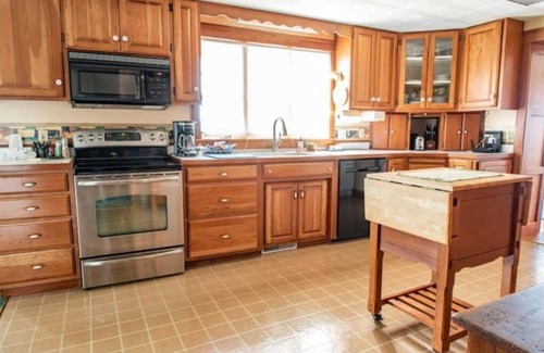 Wooster Otro | Peaceful Farmhouse Retreat on working sheep farm