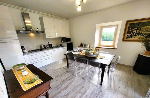 Castiglione di Garfagnana Villa | 3 dormitorios, 2 baños, vistas, paseo al pueblo, wifi, piscina privada