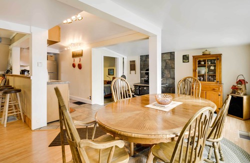 Winthrop Casa | ¡Winthrop Home con cubierta elevada y 170 pies frente al lago!