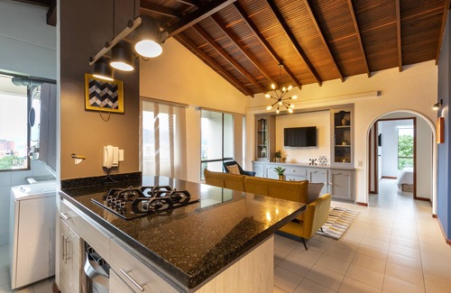Los Naranjos Apartamento | Peaceful Flat in a Prime Location near Tesoro Mall