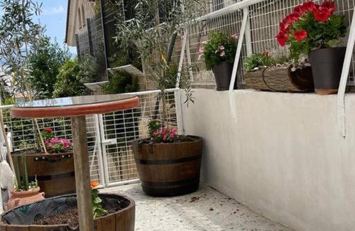 Palaio Psychiko Apartamento | Peaceful flat with lovely garden